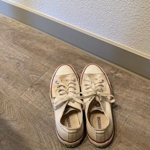 Old chucks!! Size 8 in women’s!